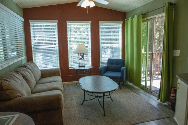Log Cabin with Full Kitchen (Sleeps up to 6)